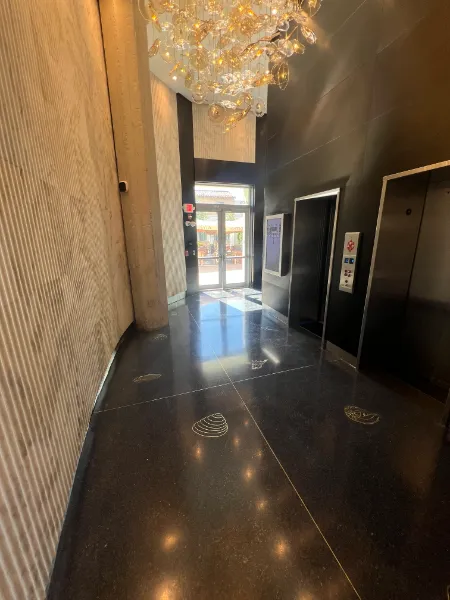 605 Lincoln Rd Lobby